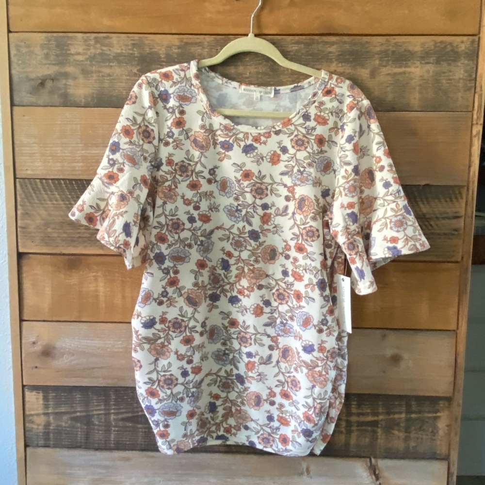 NWT Madison + Hudson Floral Bell Sleeve Top Ruched Sides Size 1X